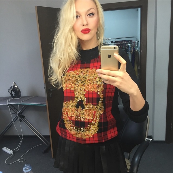 Оля Полякова похвасталась новым роскошным автомобилем