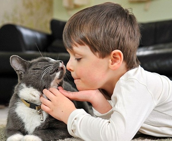 День Победы: Мальчик читает стих о войне (видео)