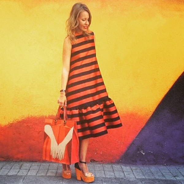 Ксения Собчак примерила платье цвета георгиевской ленты