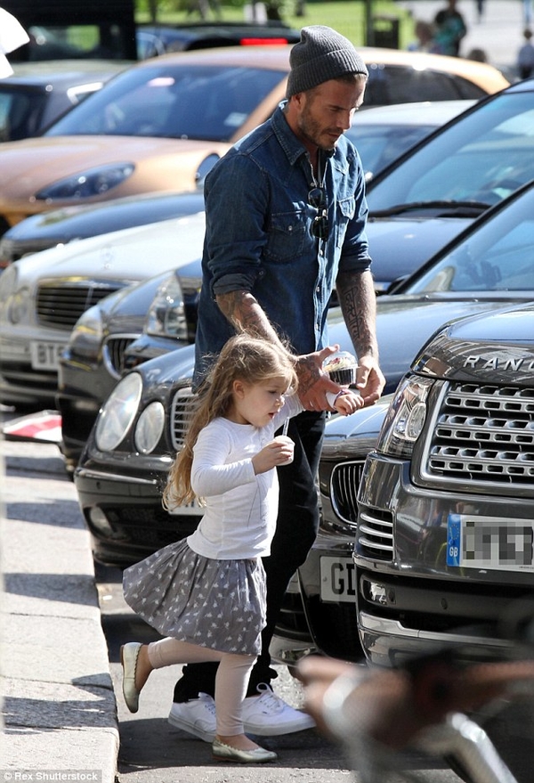 Дэвид Бекхэм сводил маленькую дочь в кондитерский магазин