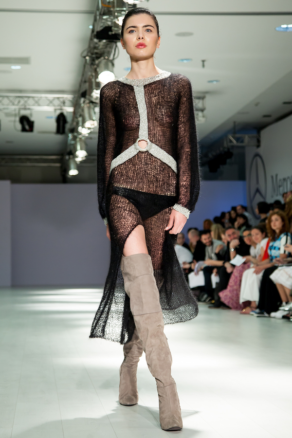 Украинский дизайнер в Грузии вывел на подиум модель в прозрачном платье