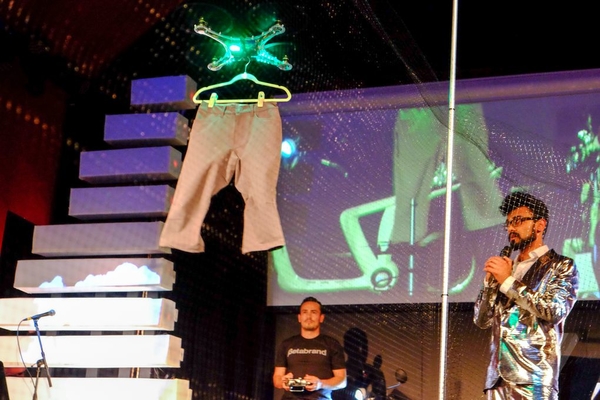 Летающие роботы заменили моделей на Неделе моды в Силиконовой долине