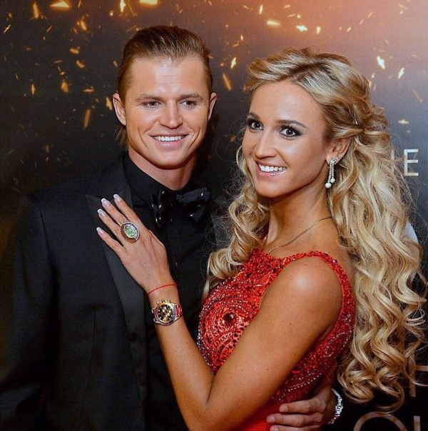 Ольга Бузова похвасталась драгоценным подарком от мужа