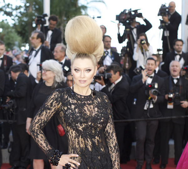 Россиянка Лена Ленина удивила западных стилистов эпатажным нарядом