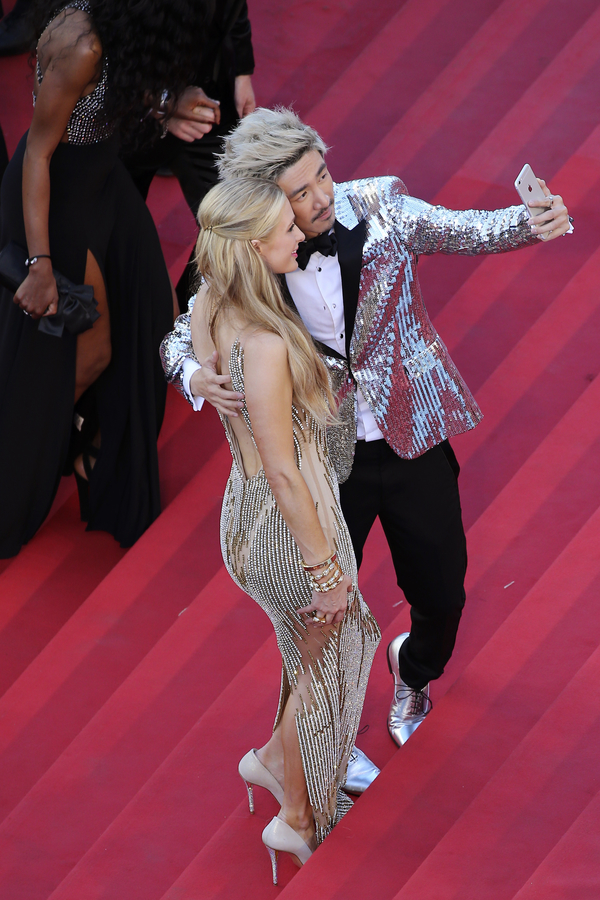 Ева Лонгория и Пэрис Хилтон нарушили правило Каннского фестиваля