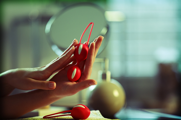 Вагинальные шарики: Все, что нужно знать об интимной тренировке