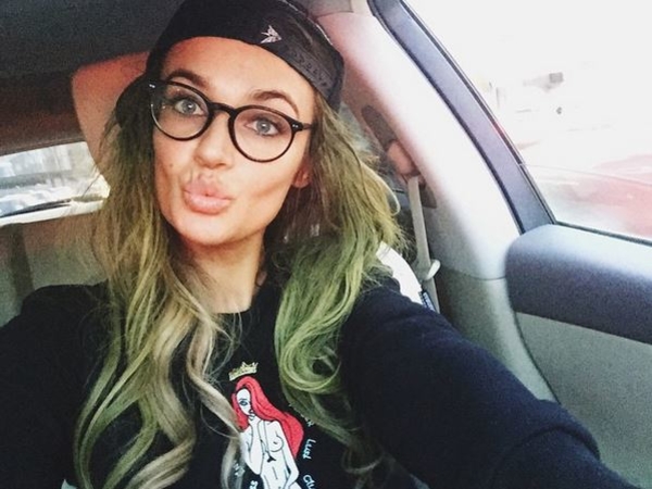 Алена Водонаева показала фото с зелеными волосами