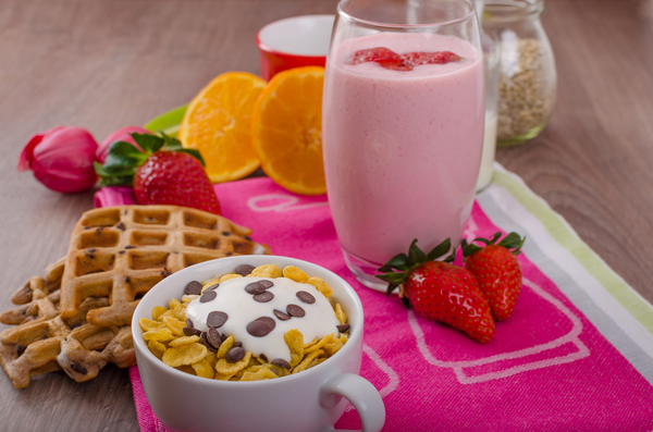 Клубника с йогуртом: Три идеи для завтрака