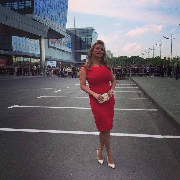 Анна Семенович показала фото без макияжа