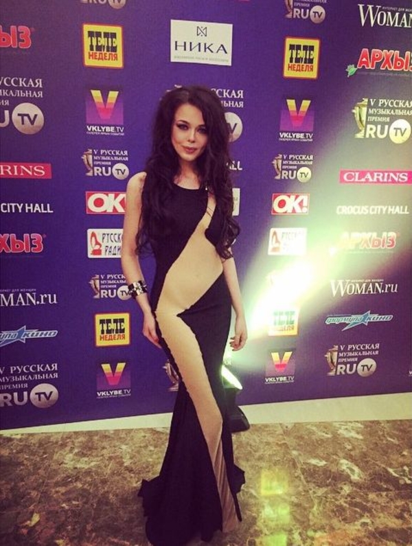 Алина Гросу похвасталась стройной фигурой