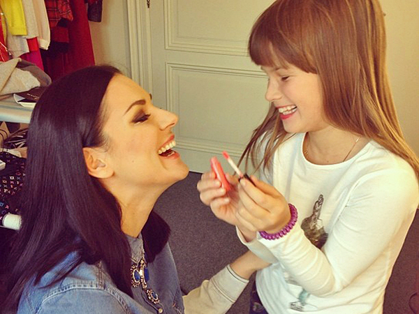 Маша Ефросинина показала необычный подарок от дочери