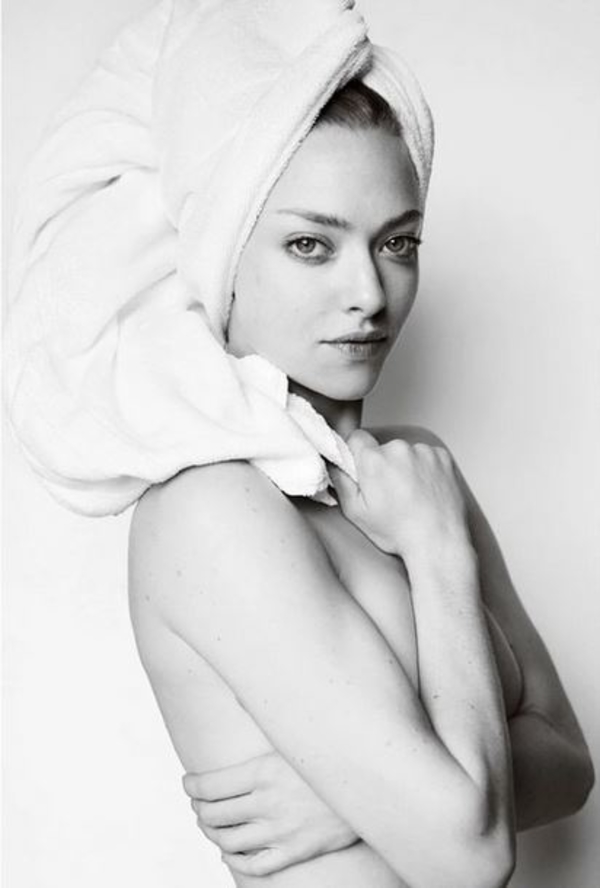 Аманда Сейфрид оголилась в модном проекте Марио Тестино