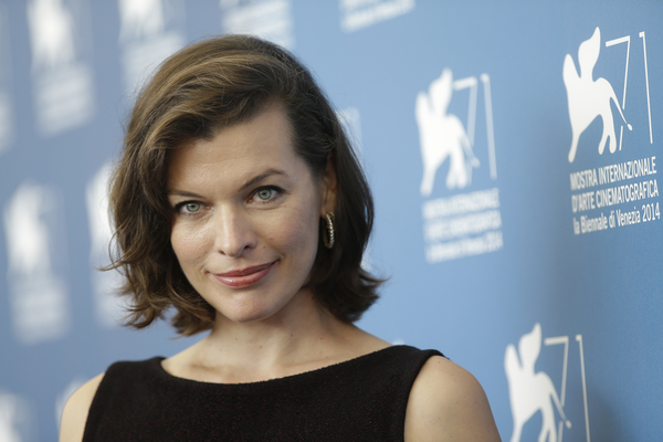 Милла Йовович крестила младшую дочь