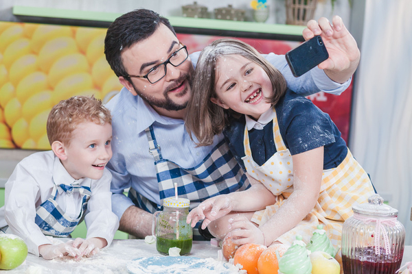 Сладкий омлет с ягодами от телеведущего Руслана Сеничкина