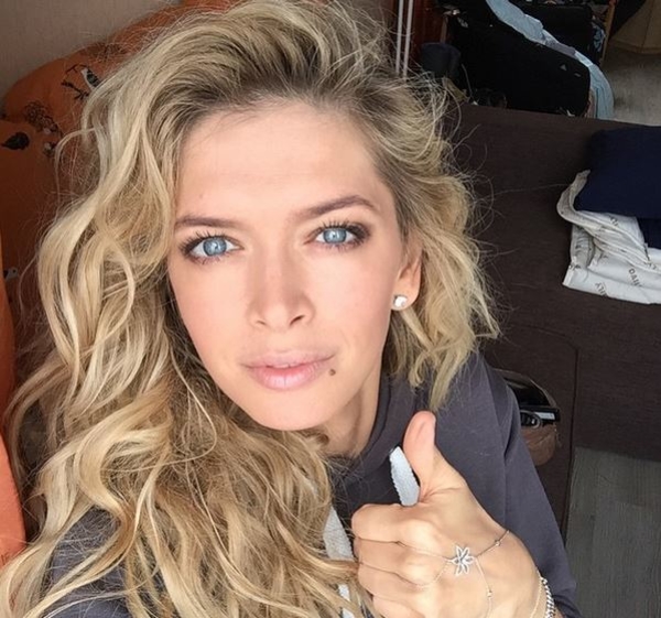 Вера Брежнева похвасталась фигурой в нижнем белье