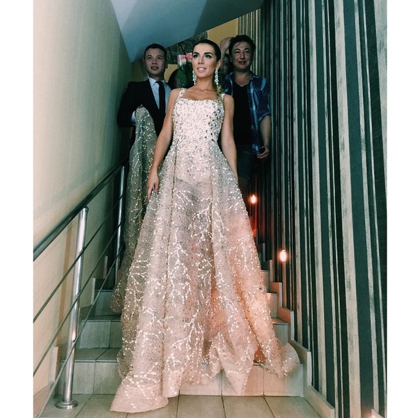 МУЗ-ТВ 2015: Платье Ани Седоковой весило 8 килограммов