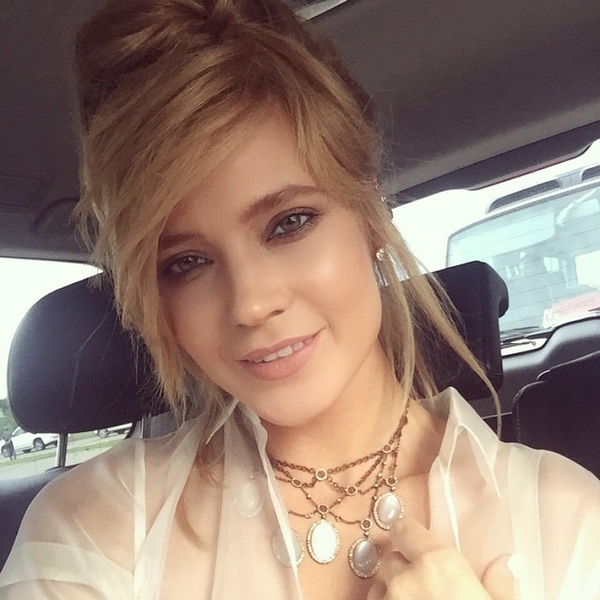 Глюкоза сама придумала платье для премии МУЗ-ТВ 2015