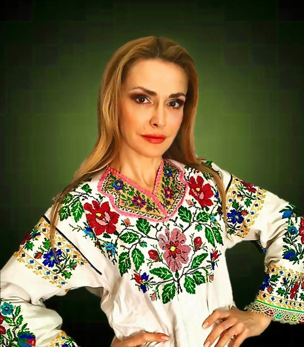 Ольга Сумская похвасталась фигурой в купальнике