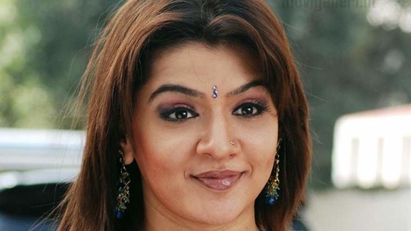 После неудачной липосакции умерла звезда Болливуда