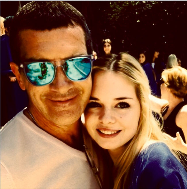 Антонио Бандерас и Мелани Гриффит сходили на выпуск дочери