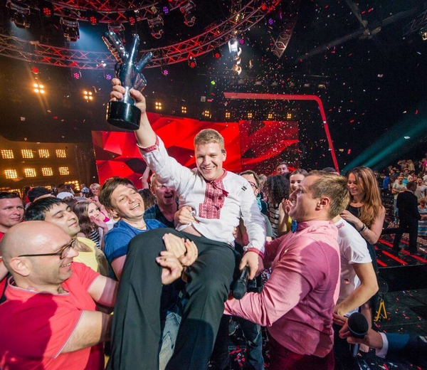 Победитель Голос країни 5 показал квартиру, подаренную Тиной Кароль