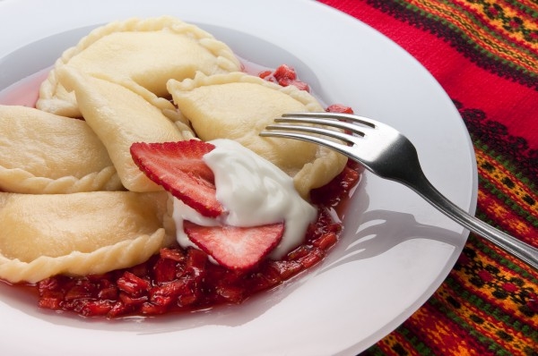 Вареники с клубникой: Три вкусные идеи