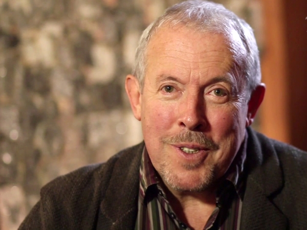 Андрей Макаревич отказался петь на фоне танков