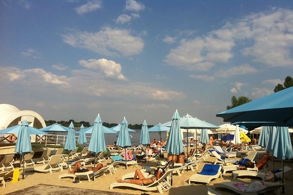 ТОП-10 пляжей Киева: куда пойти позагорать и покупаться
