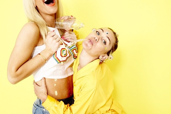 instagram.com/mileycyrus