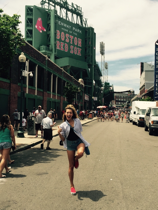 Ведущая Орел и решка провела день рождения с незнакомцами на стадионе