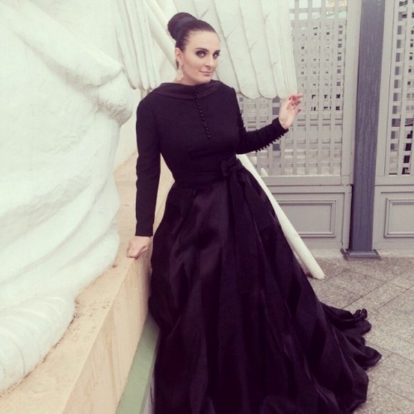 На Елену Ваенгу пытался напасть фанат во время ее концерта