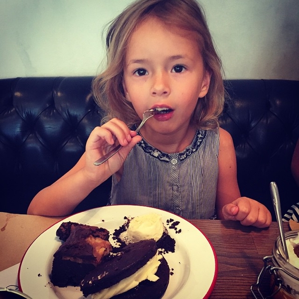 Маша Ефросинина показала свою племянницу – дочь Лизы Ющенко