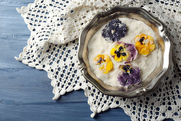 Как приготовить засахаренные фиалки