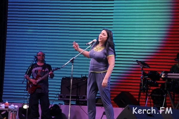 Босая Лолита спела песню Океана Эльзы в Крыму