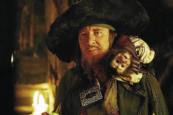Пираты Карибского моря 5: Обезьяна напала на визажиста во время съемок
