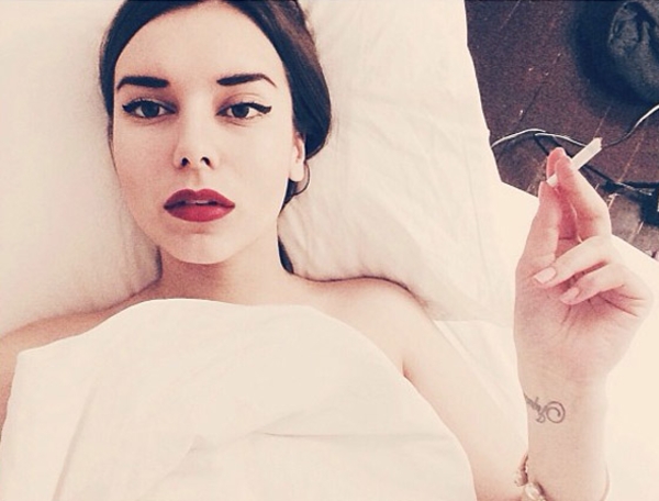 Старшая дочь Кончаловского сняла лесбийский клип