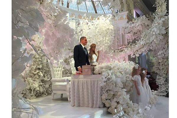 instagram.com/explore/tags/borozimawedding