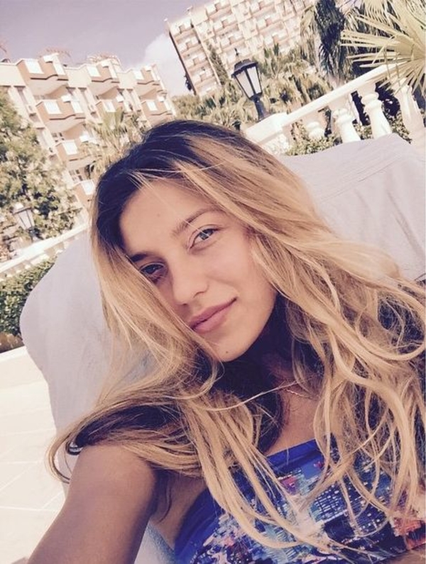 Регина Тодоренко показала фигуру в купальнике