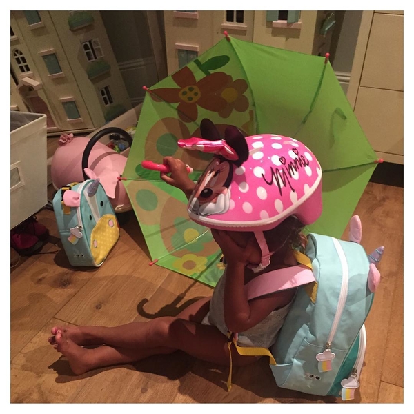 Двухлетняя дочь Ким Кардашян устроила истерику из-за наряда