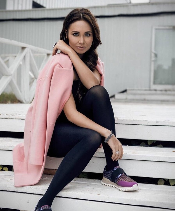 Ляйсан Утяшева похвасталась фигурой в купальнике после родов