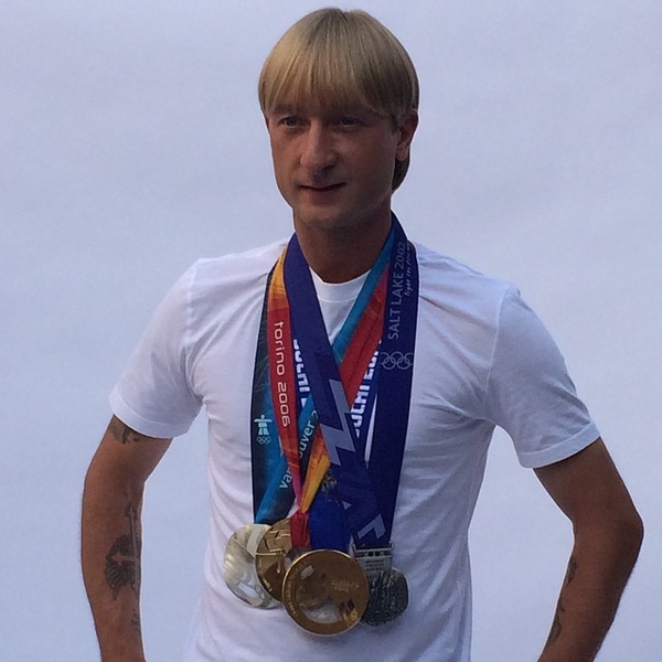 Муж Яны Рудковской Евгений Плющенко прервал гастроли из-за смерти мамы