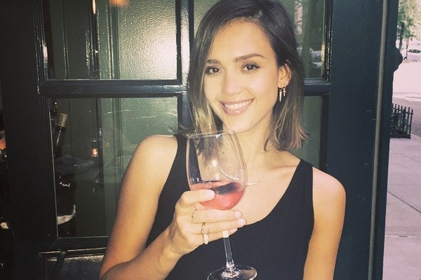 instagram.com/jessicaalba