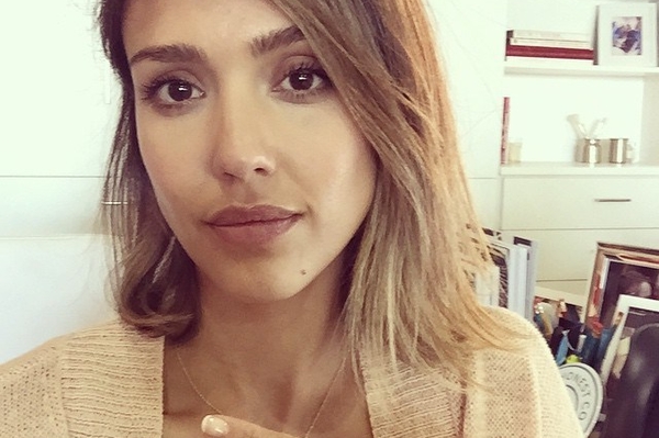 instagram.com/jessicaalba