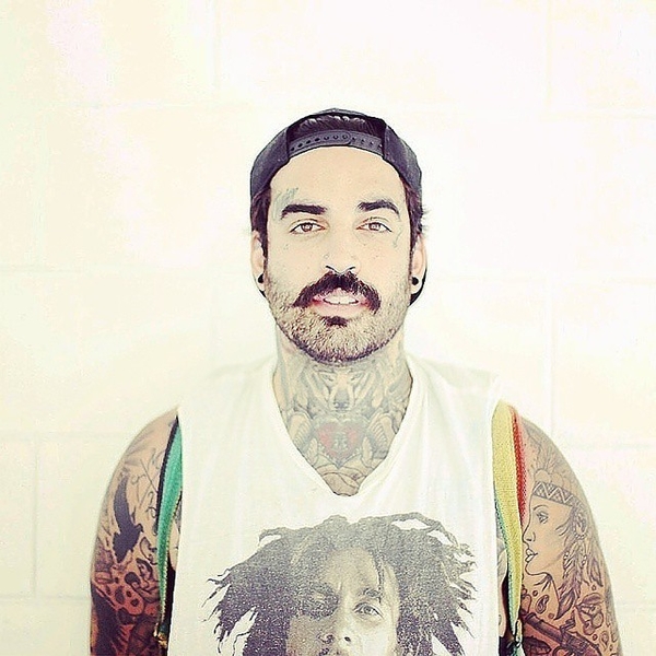 Невероятное преображение: Парикмахер превращает бездомных в красавцев