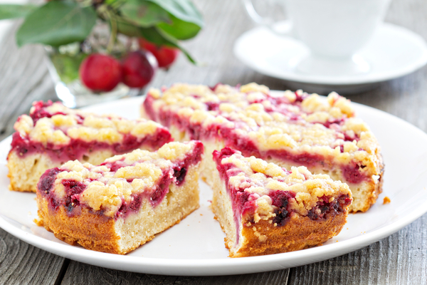 Как приготовить песочный пирог с малиной (видео)