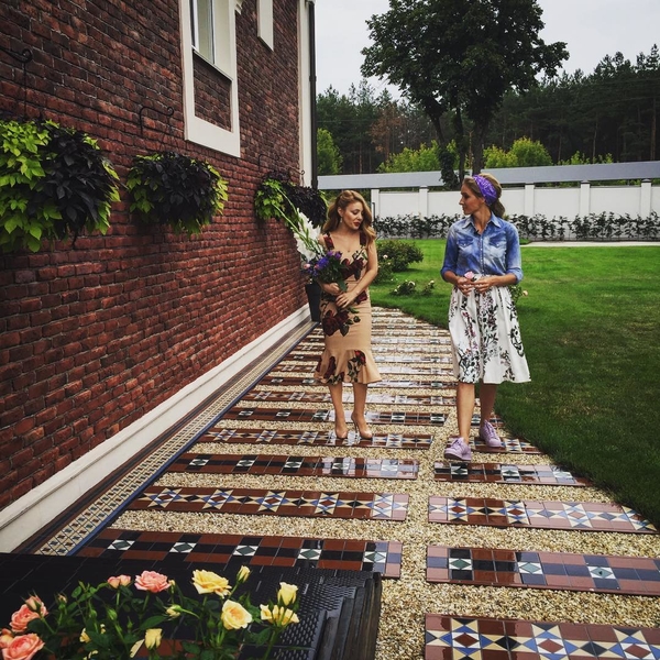 Тина Кароль показала, как живет с сыном в загородном доме