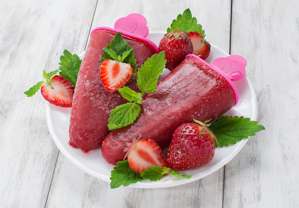 Как приготовить клубничное мороженое (видео)