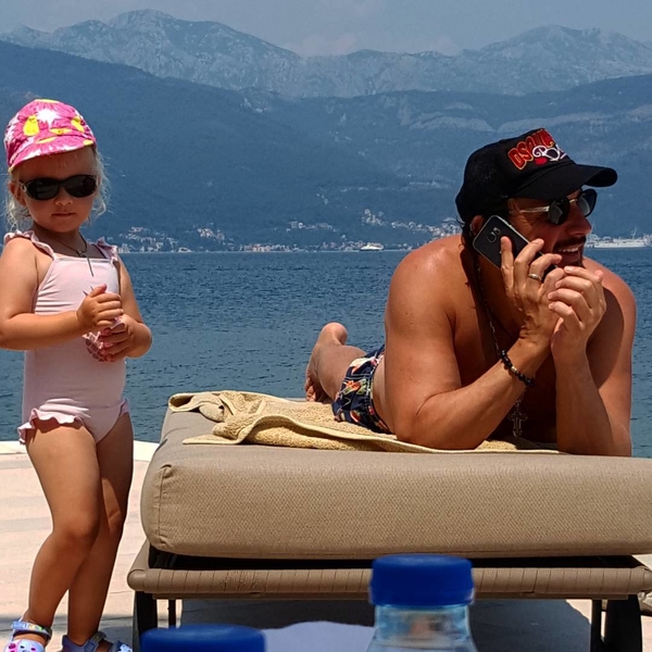 Жена Стаса Михайлова показала семейные фото с отдыха в Черногории