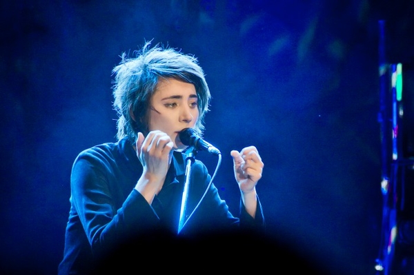 Фанаты хотят передать Земфире флаг "Новороссии" на концерте