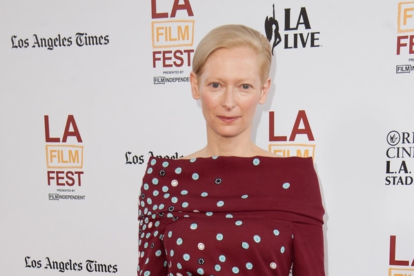 Актриса Тильда Суинтон кардинально изменила внешность ради новой роли